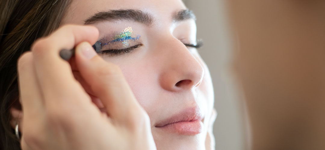 Tips for Using False Eyelashes to Avoid Irritating